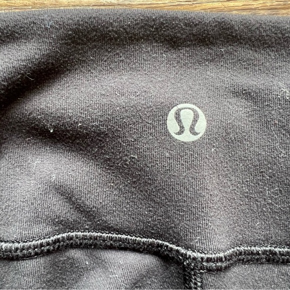 Lululemon Women's Black Cropped Leggings Size 4 GUC - Picture 7 of 9